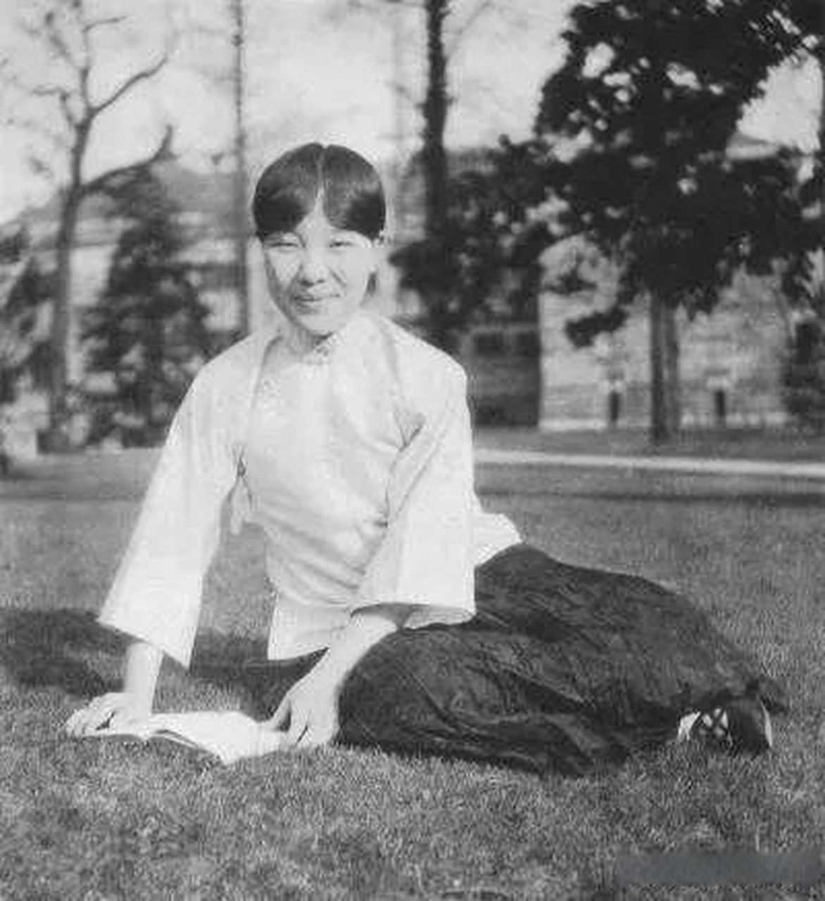 在漫长的海上旅程中,他们开始相互交谈,结果谈来谈去,吴文藻就爱上了