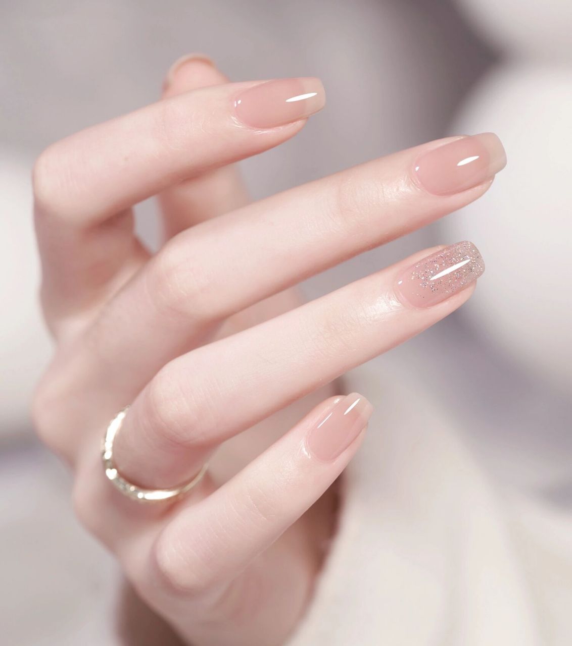 超显白裸色系美甲9799春夏流行色 指尖淡颜,气质内敛