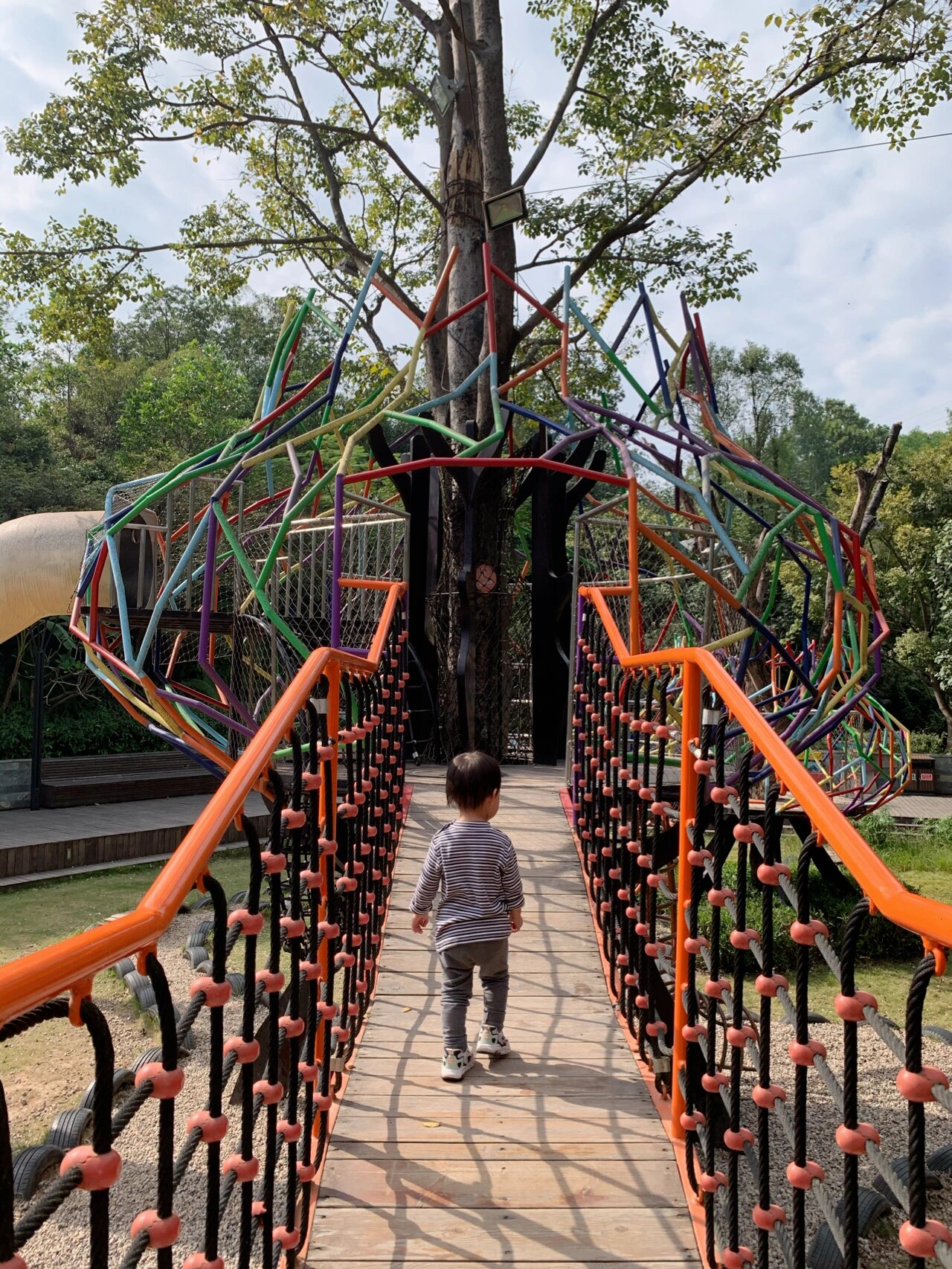 深圳亲子游玩之甘坑客家小镇的小凉帽