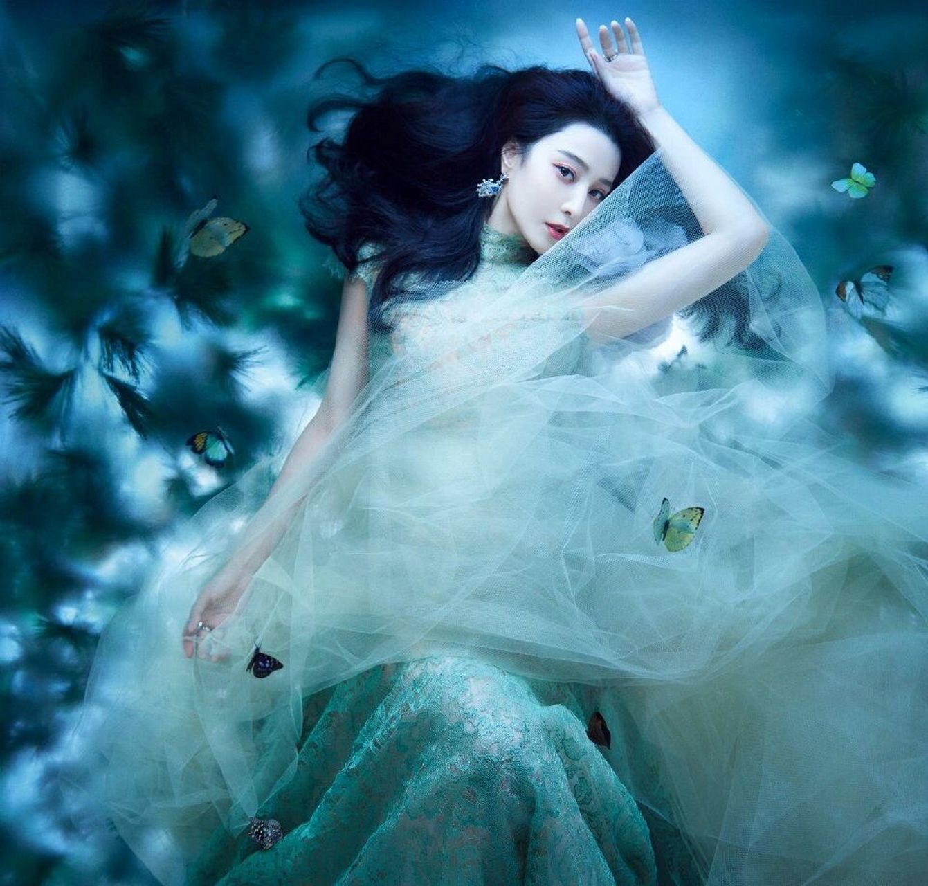 再次被范冰冰的美震惊了 仙气脱俗 是仙女本人了,每一帧都是画卷的