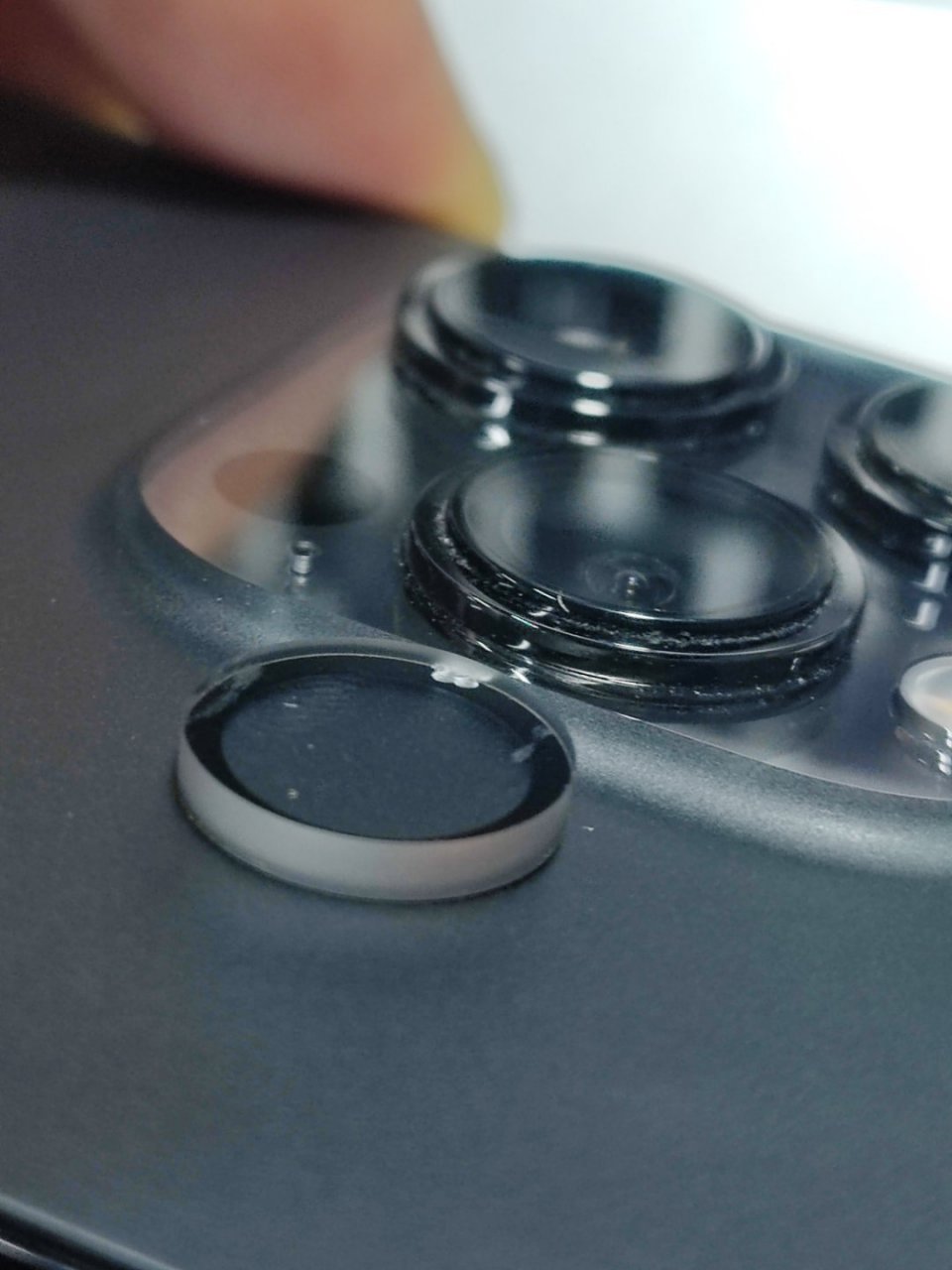 一个没用的小知识 iphone 的镜头保护蓝宝石玻璃 厚度是不一样的 猜