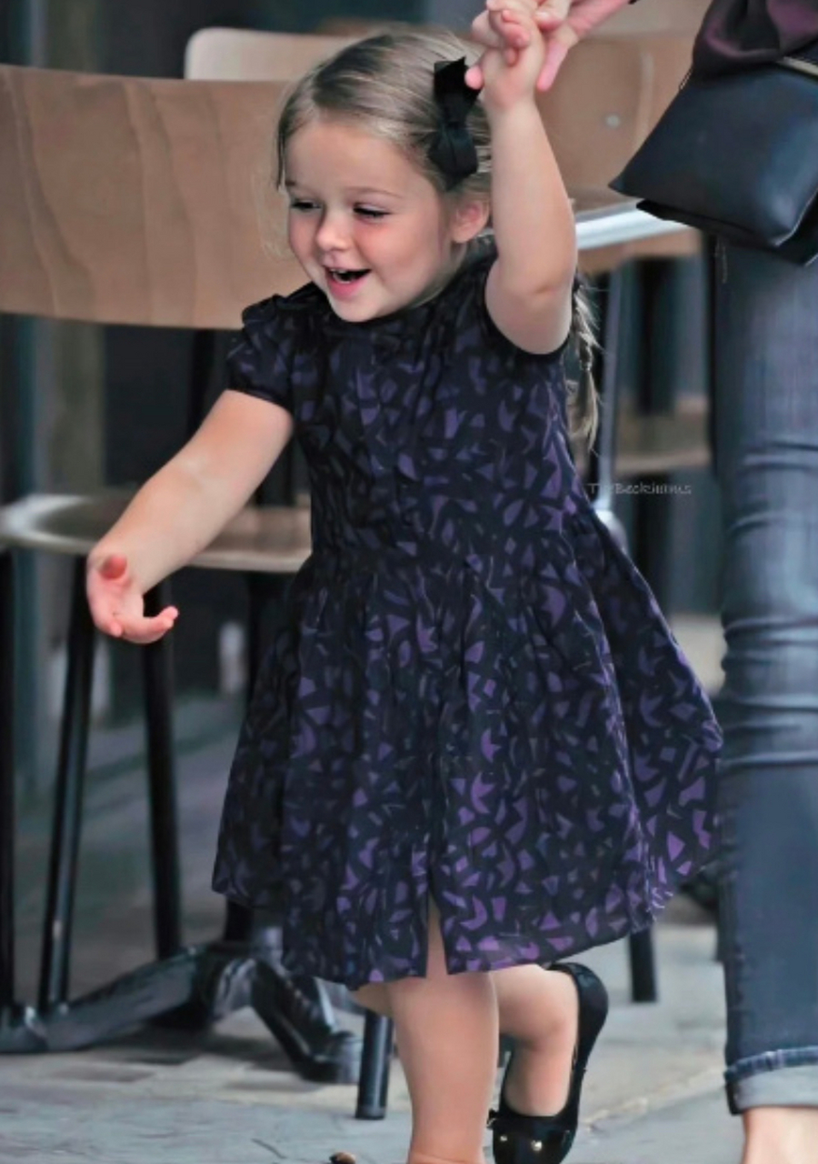 贝克汉姆家的小七小时候的确非常可爱,尤其是他的脸蛋圆圆的,让人忍不