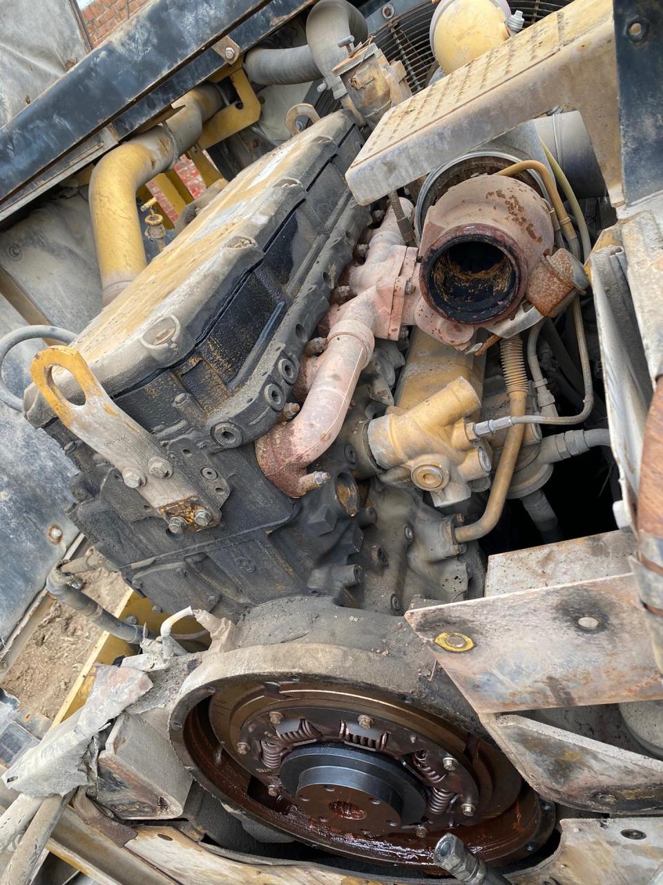 卡特349d发动机不烧机油没有废气