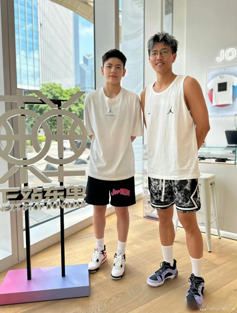 杨舒予很帅气,像个男孩一样!