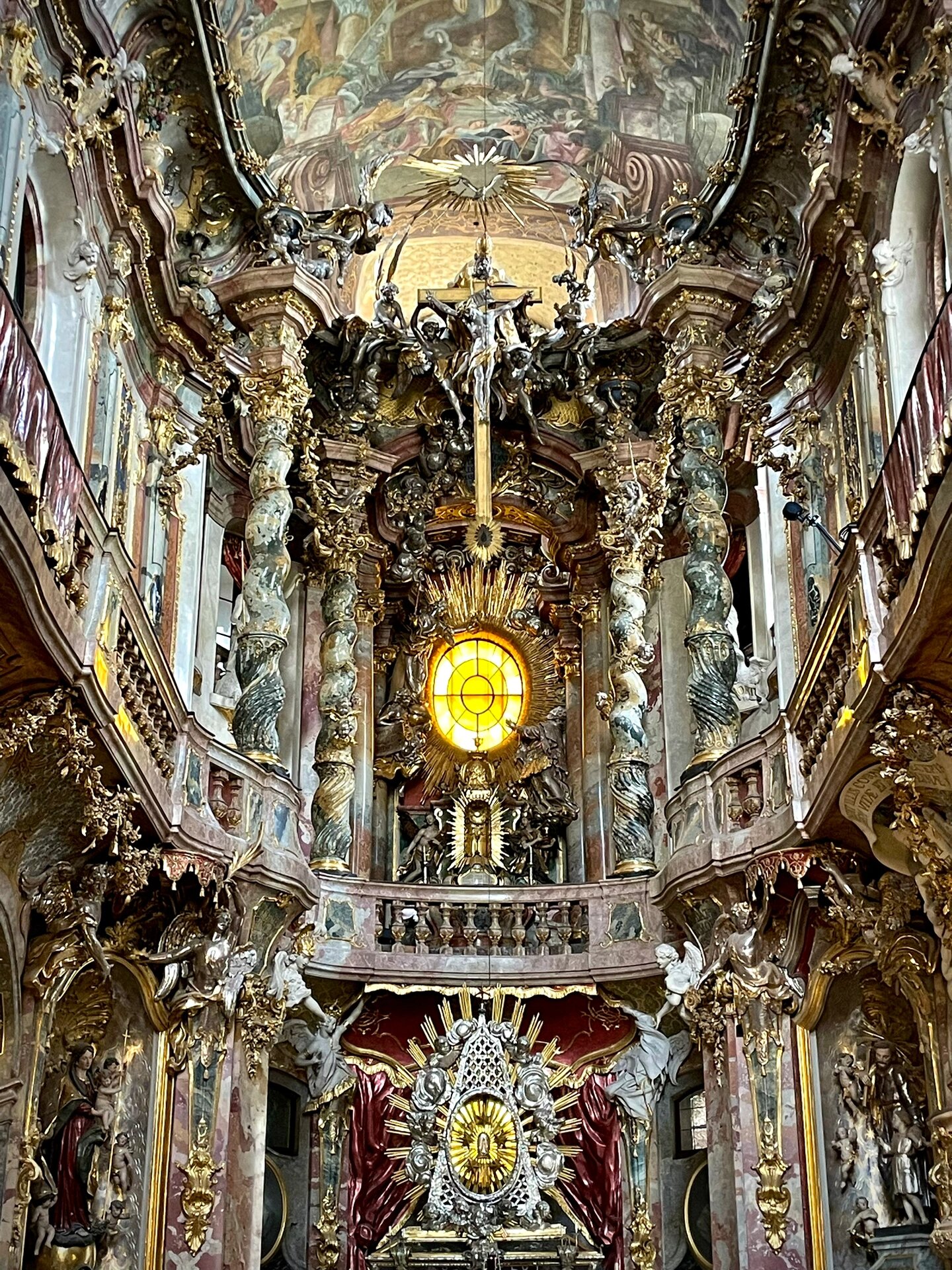 遗落在巴伐利亚的洛可可 慕尼黑阿萨姆asamkirche教堂 建于1733年到