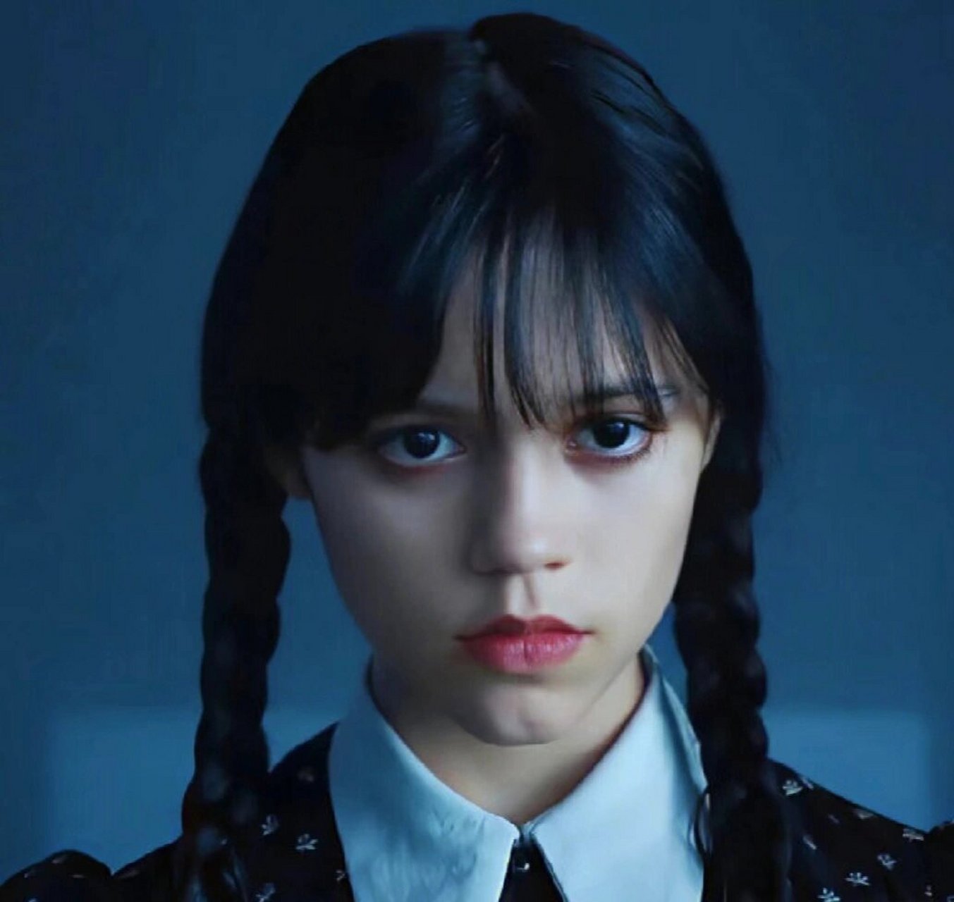 星期三头像 | 暗黑萝莉 来自美剧《星期三》 该剧改编自查尔斯