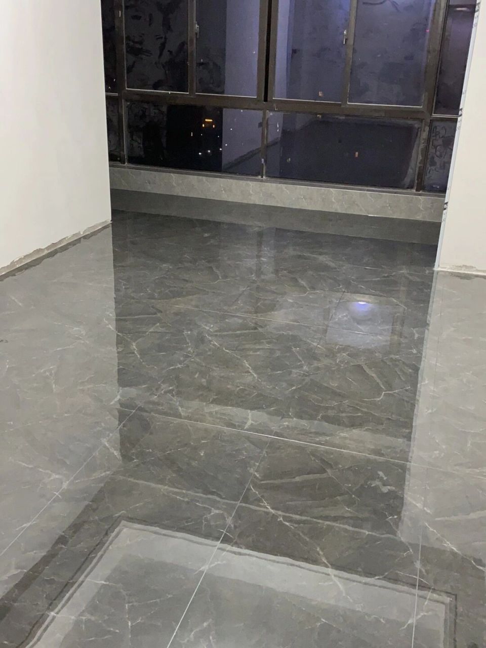 地砖颜色选的好深,大家帮我参考一下应该配什么颜色的豆腐沙发更高级