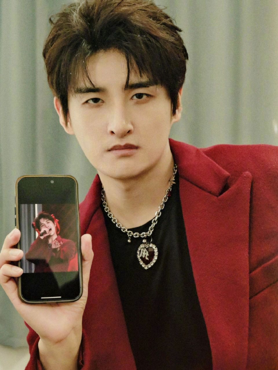 这张远看好帅啊 小红书可以评论图片了～ 快把你们手机壁纸里的张小远