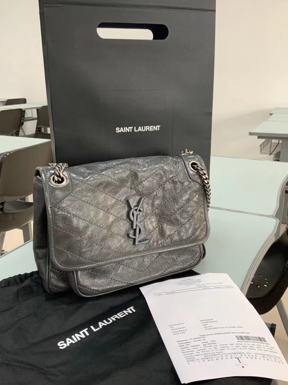 澳门购物‖澳门免税ysl好划算哦 今天在澳门新濠天地购入 灰色中号ysl