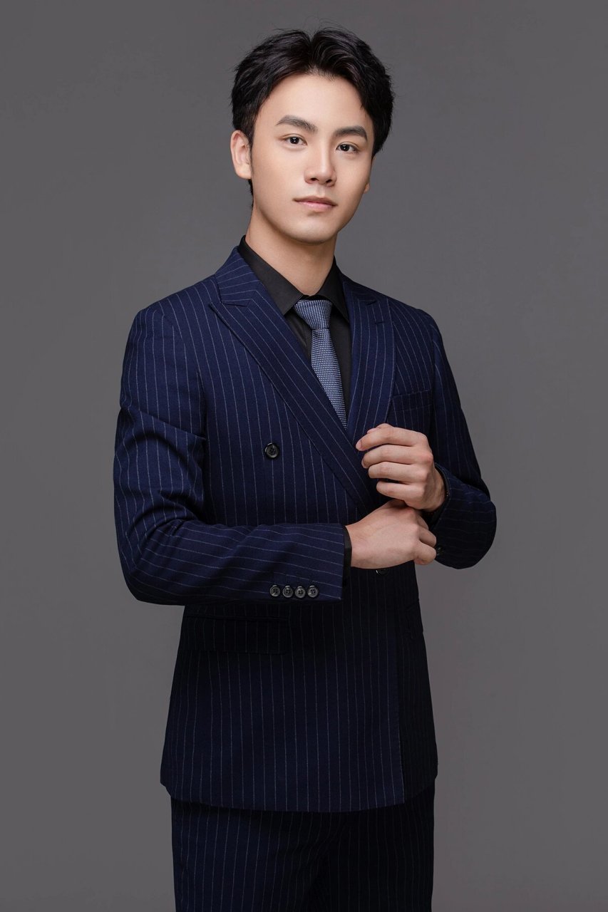 男士形象照|追求质感的职场精英看过来 简约的灰色调 搭配时尚感十足