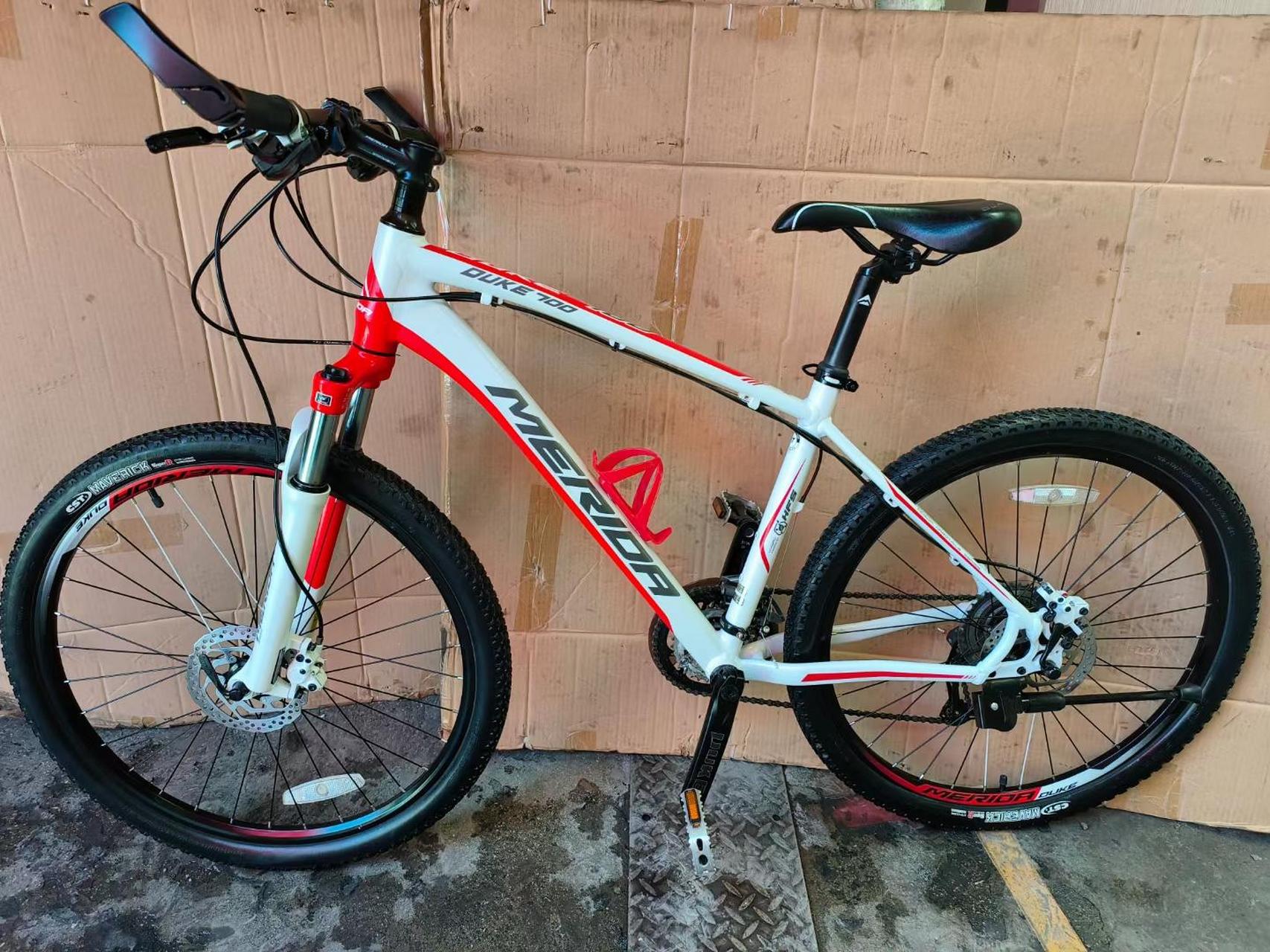 美利达公爵700,双油碟27速,前叉带线空锁死,车架17寸,成色很好,1700