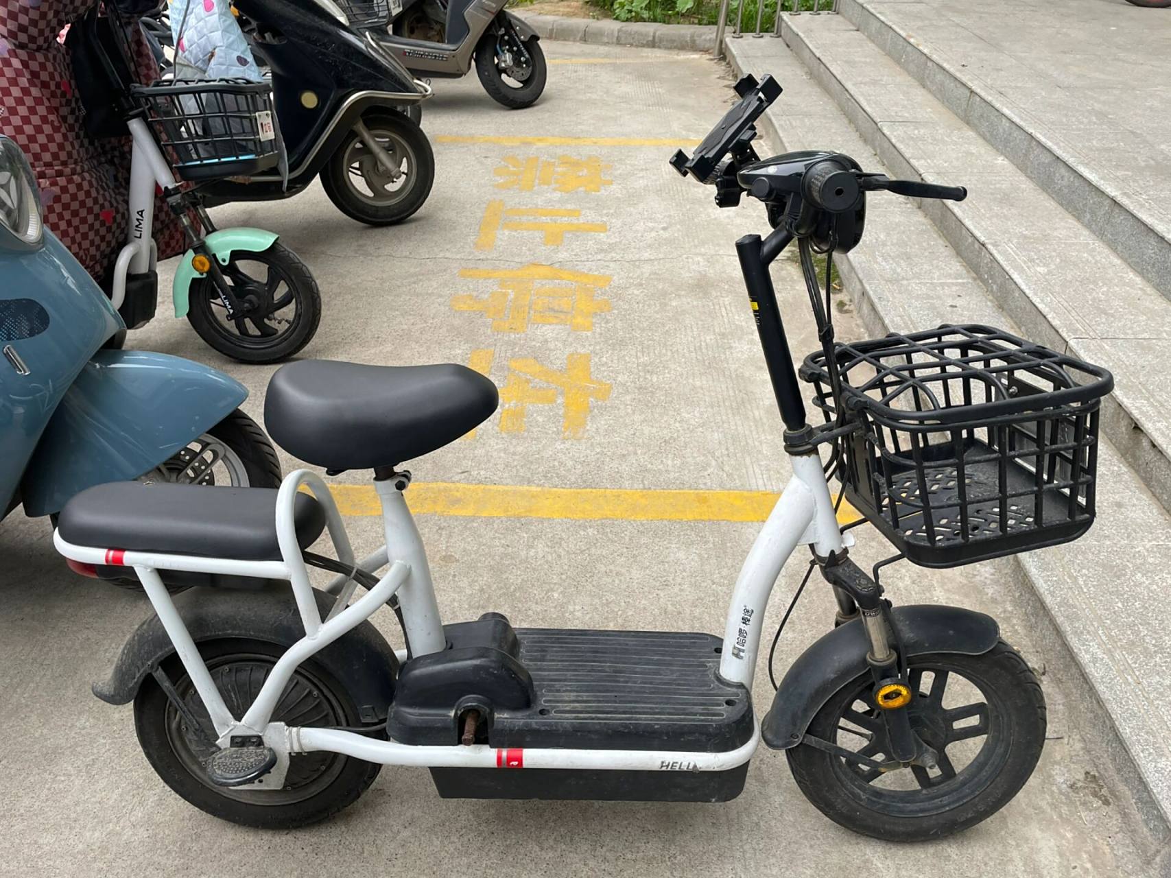 哈啰电动车 棒途h16   骑了一年多 比较新 自己骑车比较爱惜  国标车