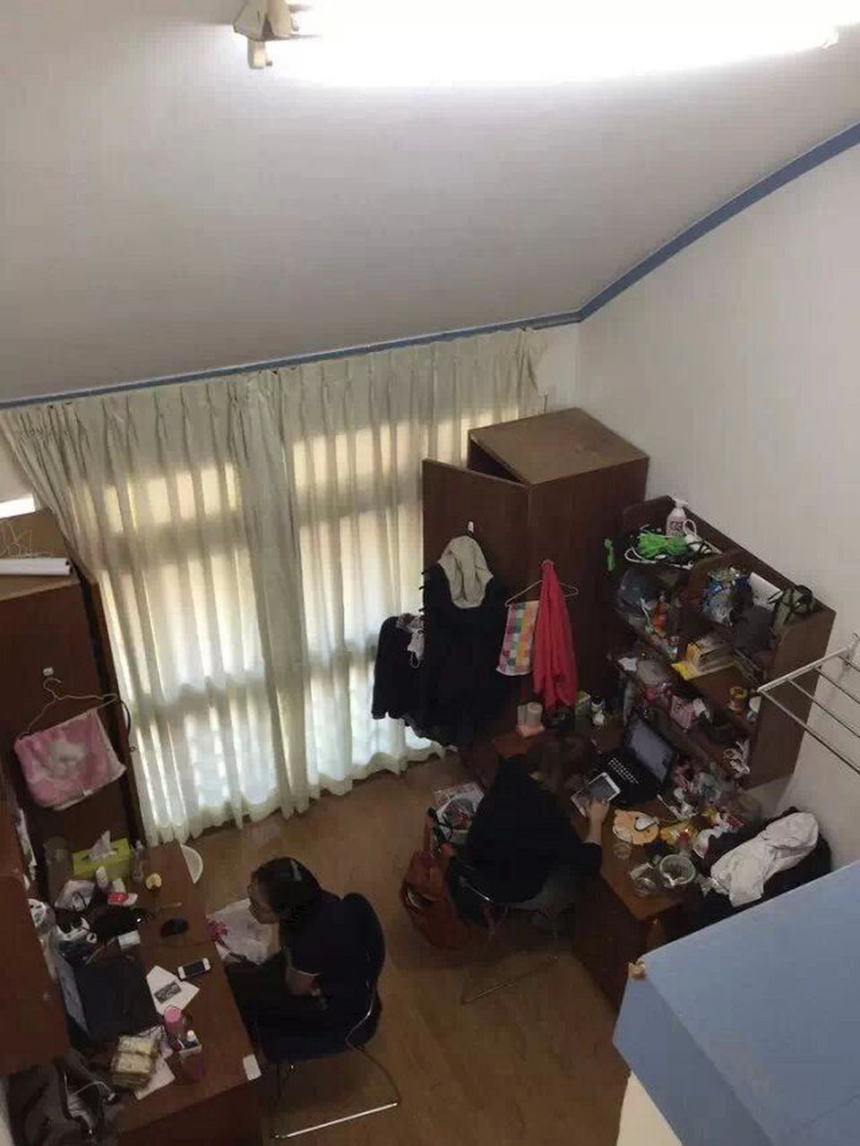 韩国留学之学校宿舍 韩国的大学宿舍多以两人间为主,很少有国内上下铺