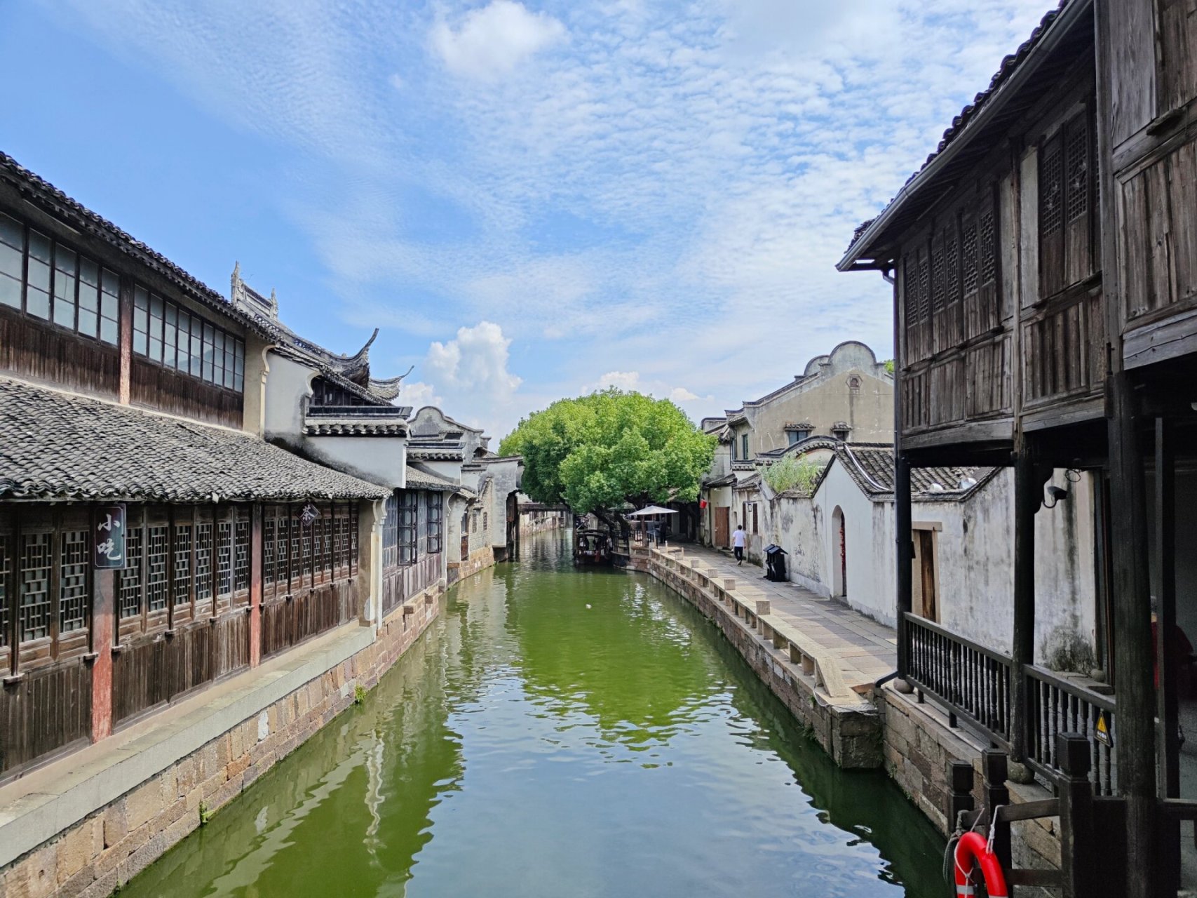 乌镇南栅篇～  第二天选择去了乌镇南栅,真的很有生活气息,街巷里都是