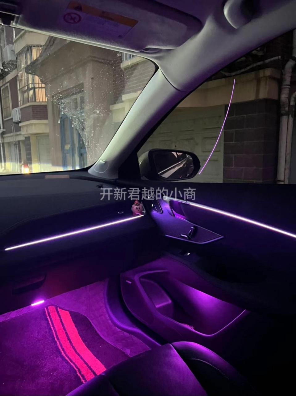等了小半年,全新君越主动式氛围灯上新,原车机控制也可通过app控制,有