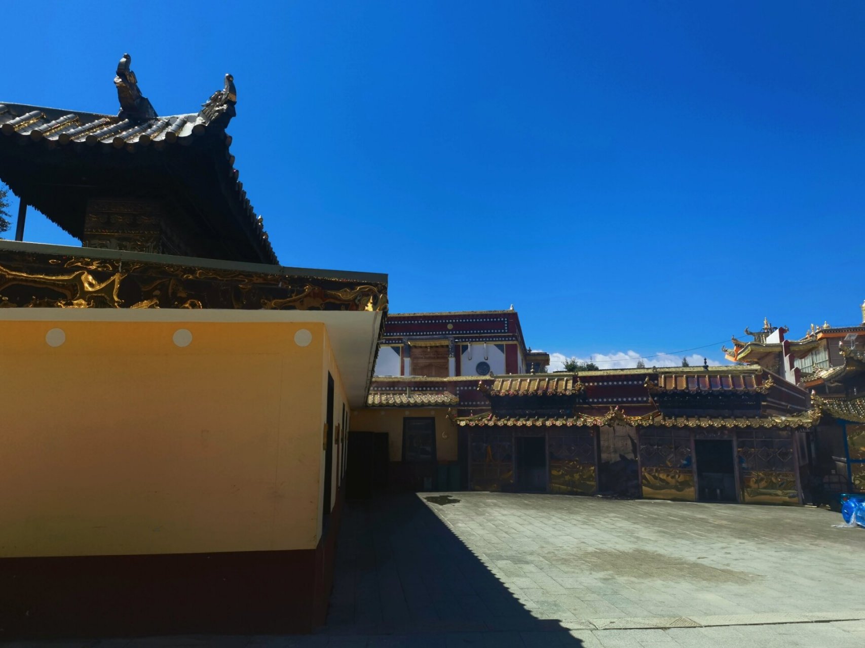 青海化隆夏琼寺 "佛國世界裡的人間煙火"青海化隆县夏琼寺,距离西宁两