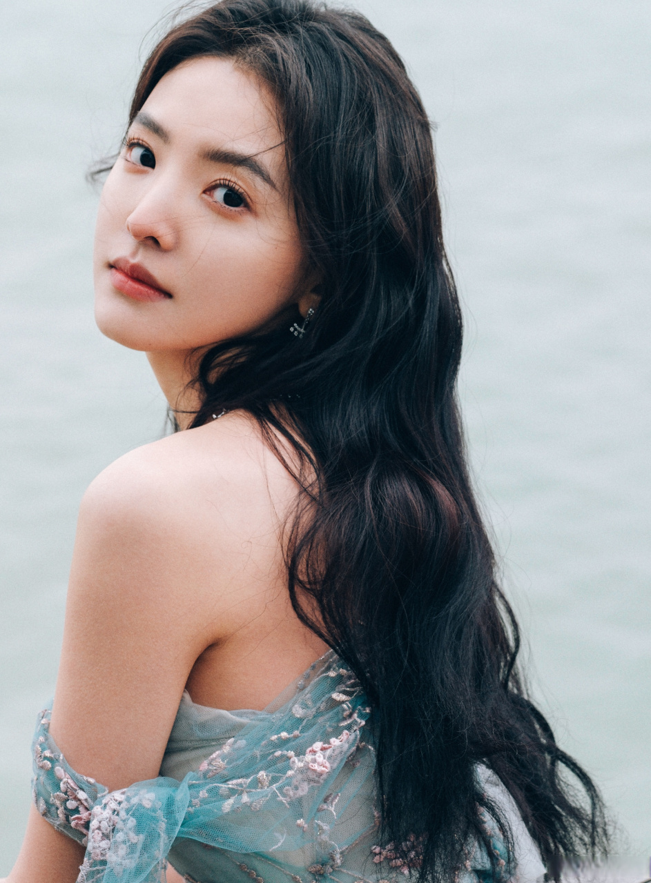 章若楠甜美纱裙写真组图