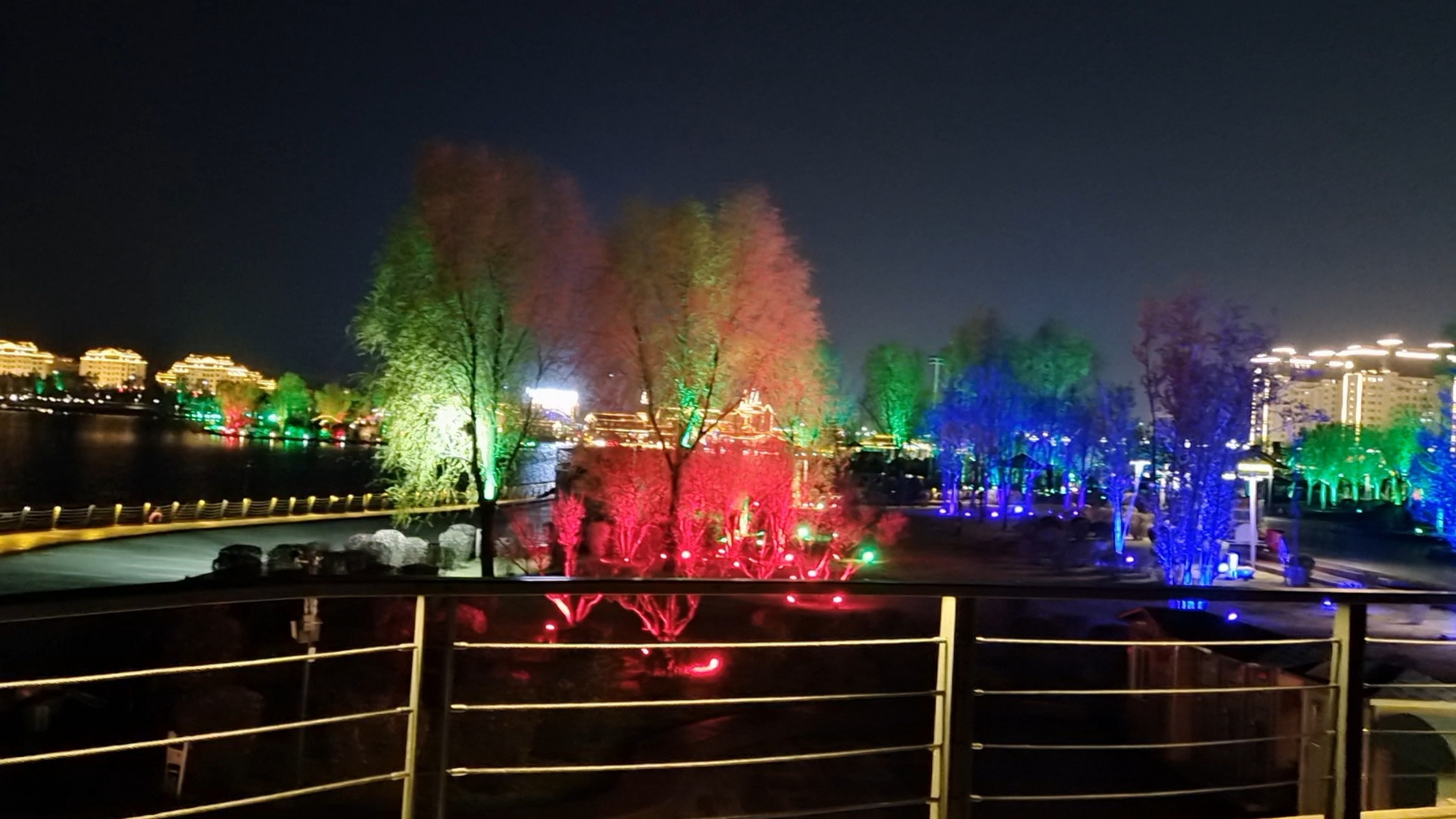 海龙湖夜景图片