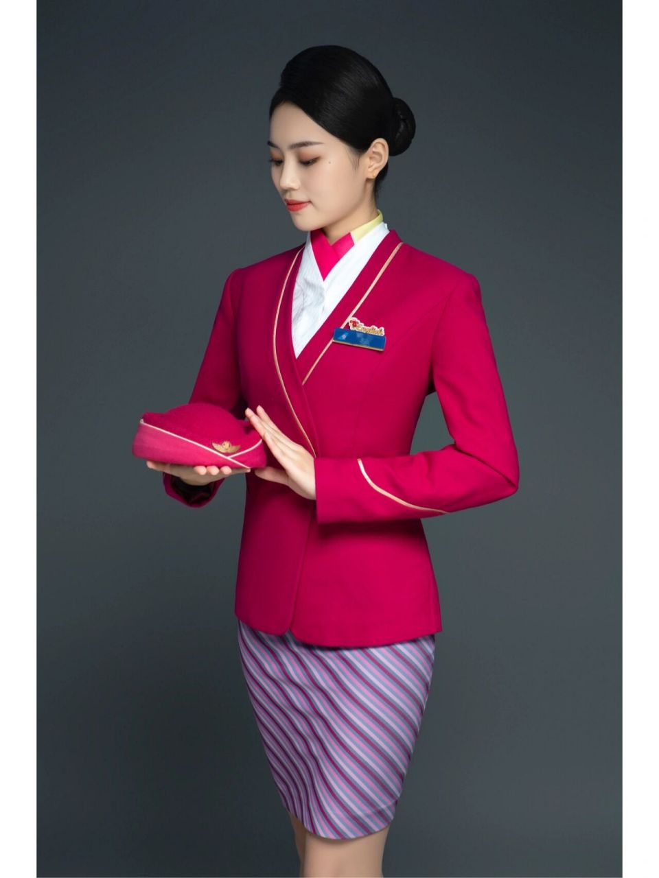 空乘制服照|最喜欢海航的啦 集美们呢 海航旗袍真的超好看的哇 川航