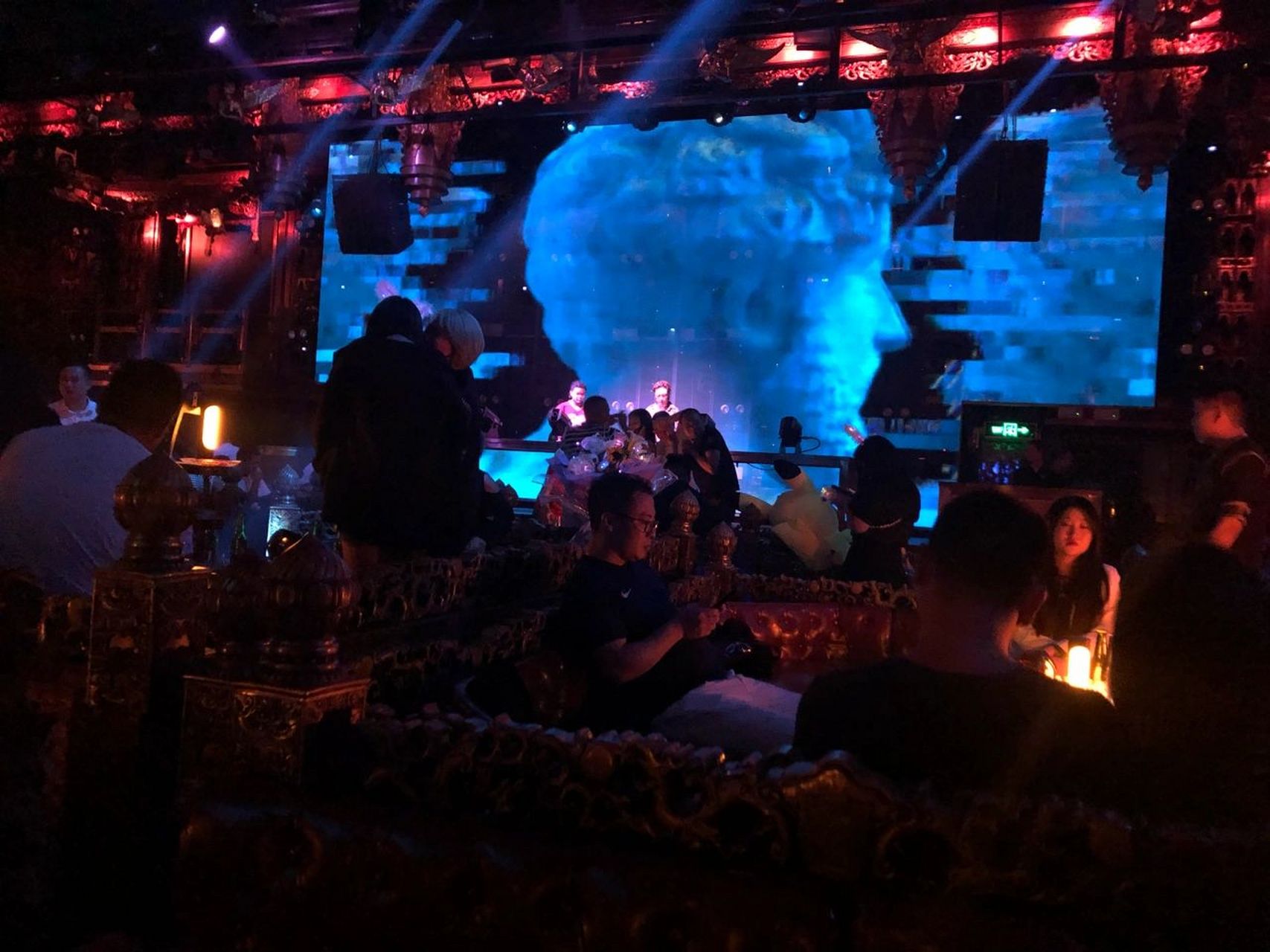 西安天阙酒吧 古都酒吧,碉楼玉砌,据说投资1.5亿.建筑确实蛮有特色.