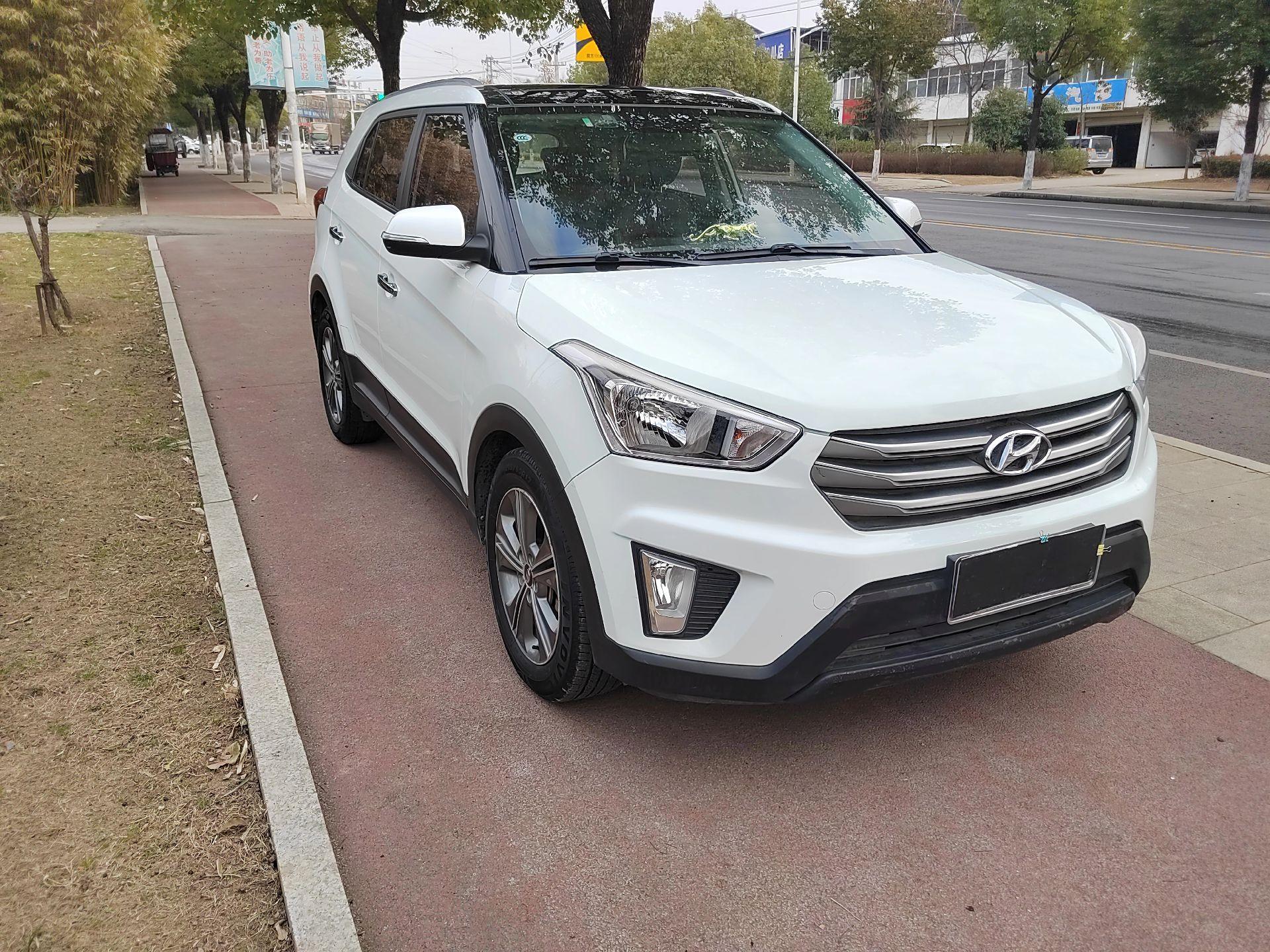 新到准17年现代ix25,紧凑型suv,车况板正,配置丰富:真皮座椅,一键启动