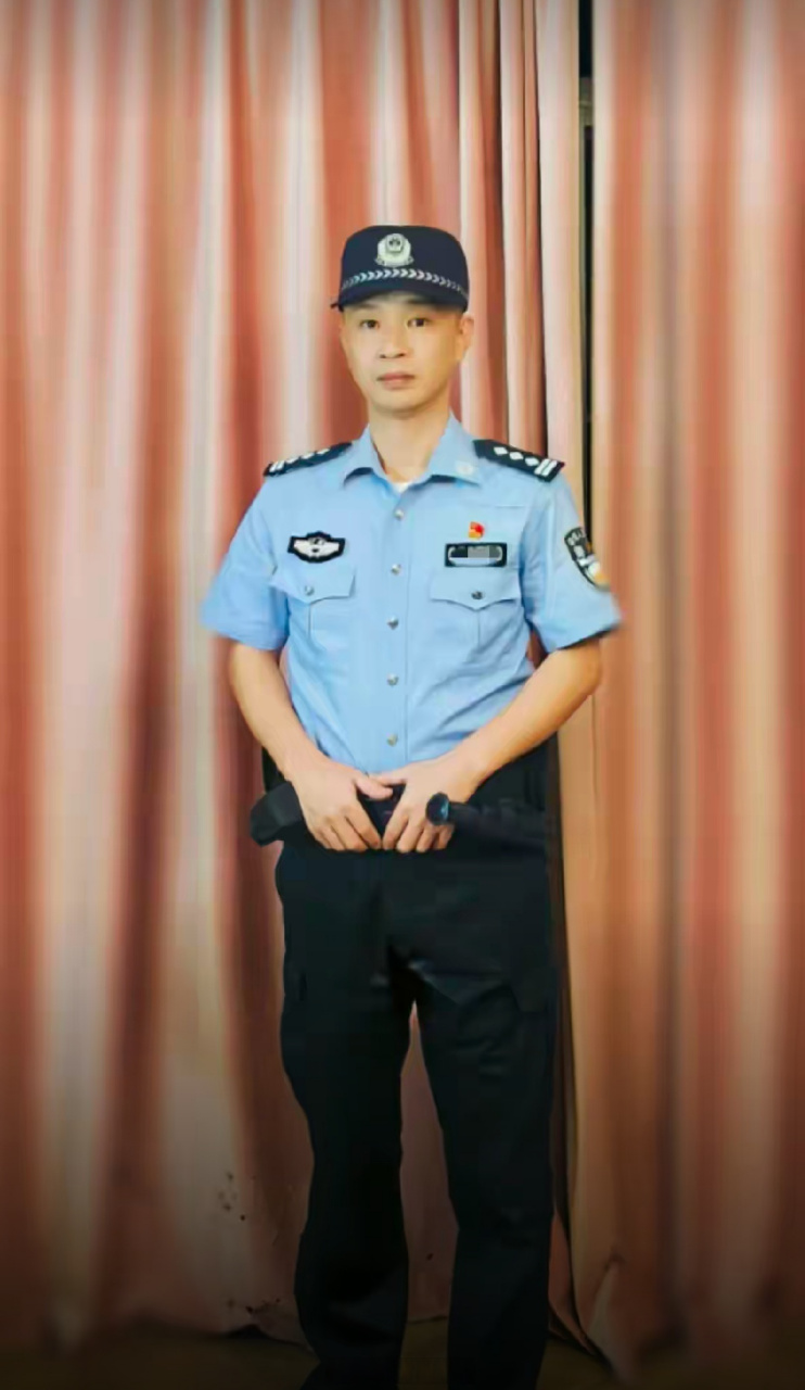 深圳警察巡逻装束