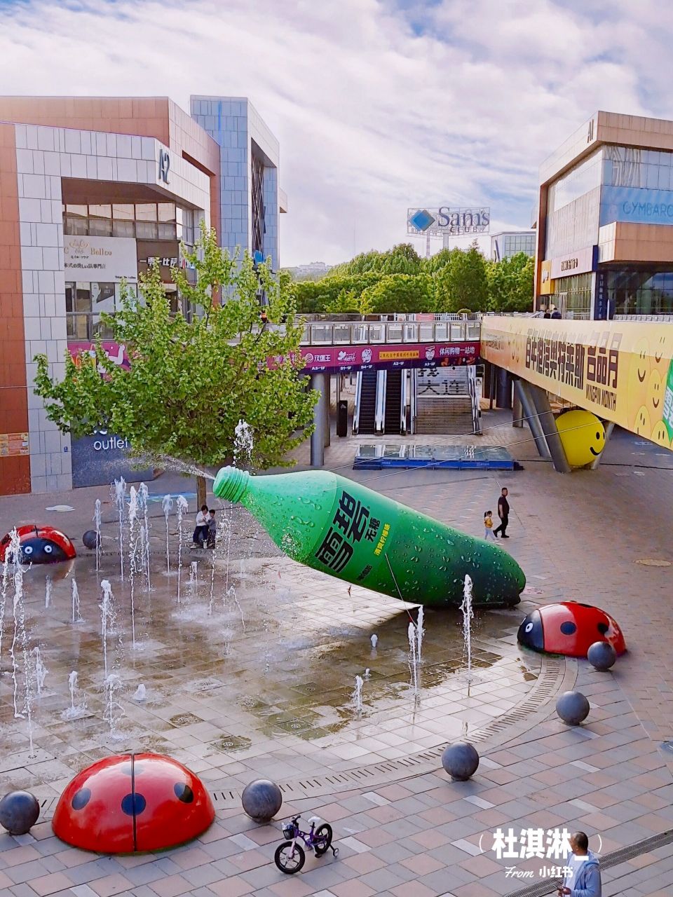 雪碧喷泉够夏天 全国首个雪碧喷泉!