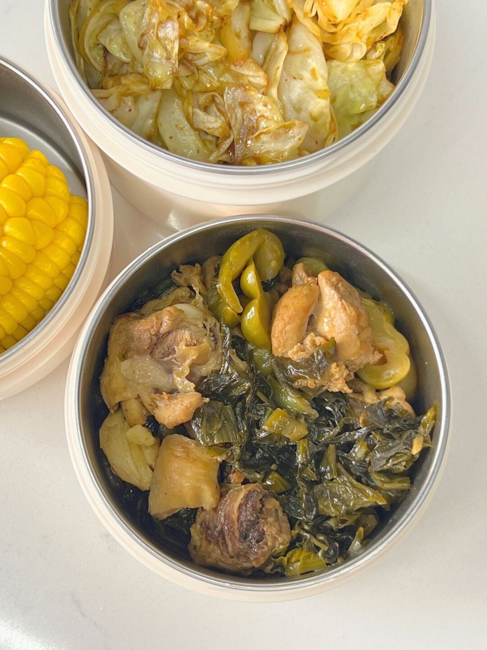 03 08烤包菜是酸辣口的,辣椒粉只加了一点,早上浅尝觉得还不错,中午