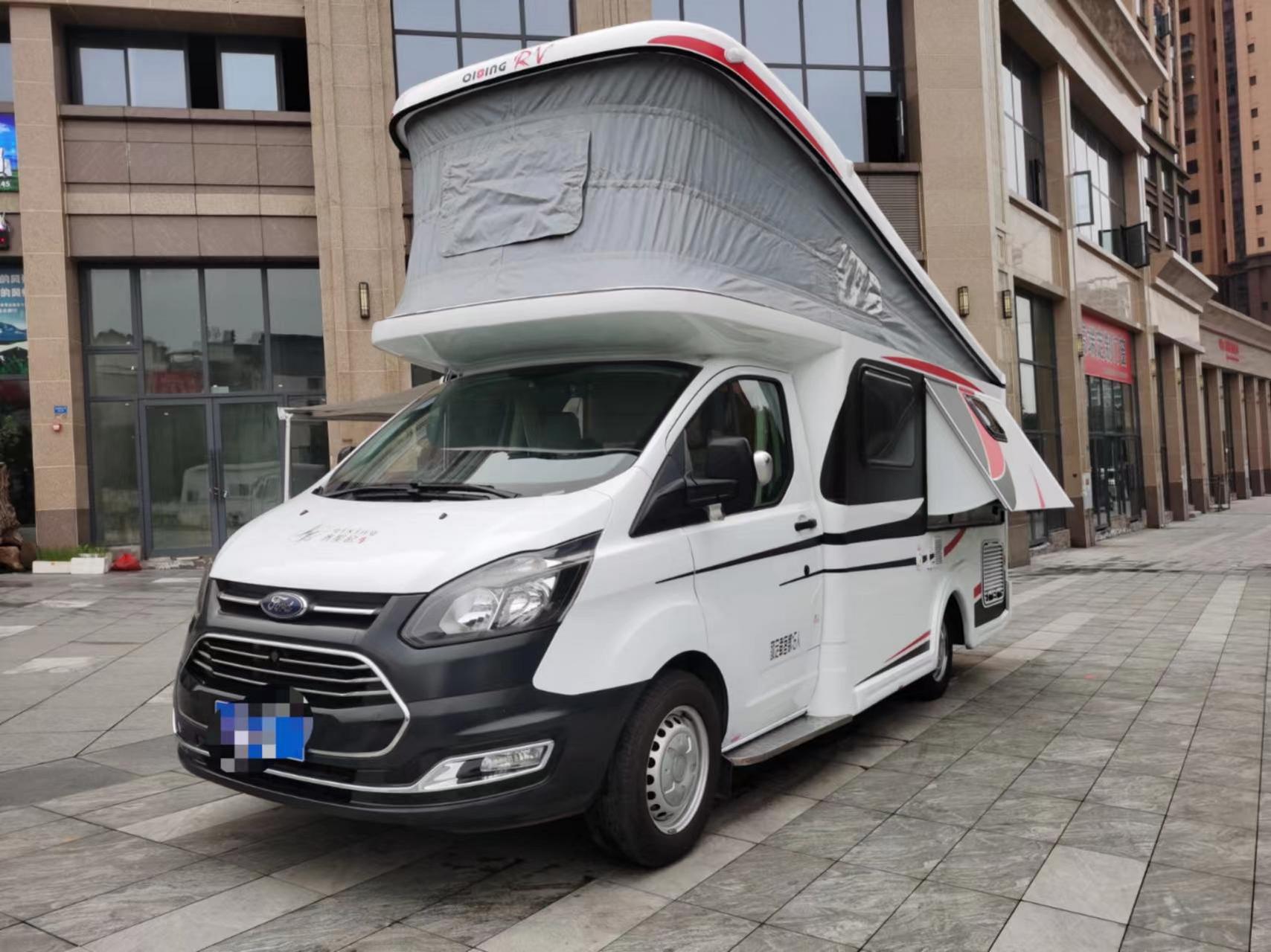 福特v362底盘打造的,齐星侧拓展升顶房车,21年7月上牌,整车尺寸