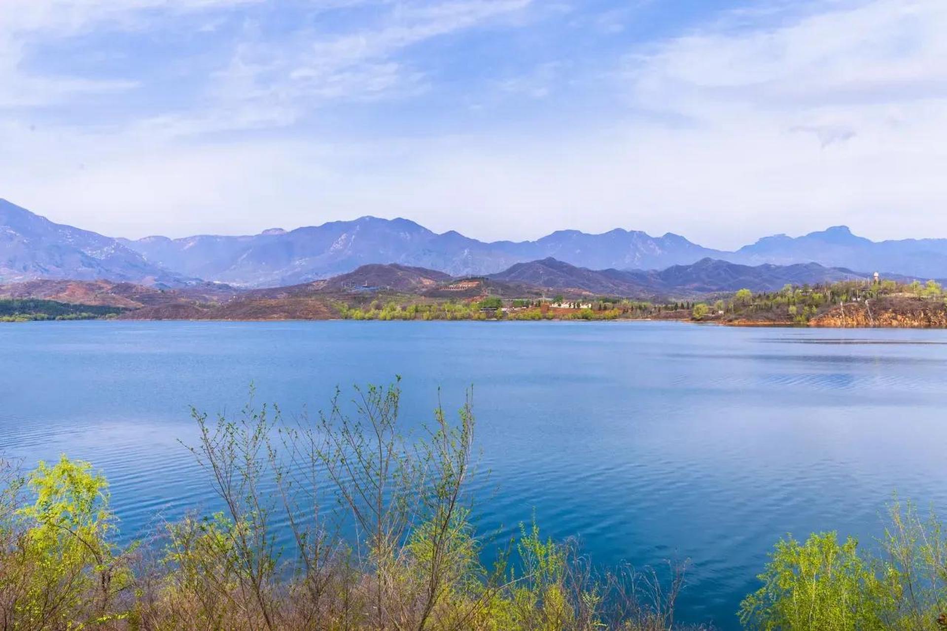 石家庄赞皇县白草坪水库又名翠屏湖,锁云湖,位于该县西南部山区,槐河