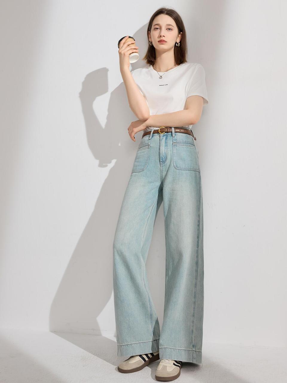 衣柜永远少一条牛仔裤 换一种版型,就有新的灵感 阔型裤腿,洒脱