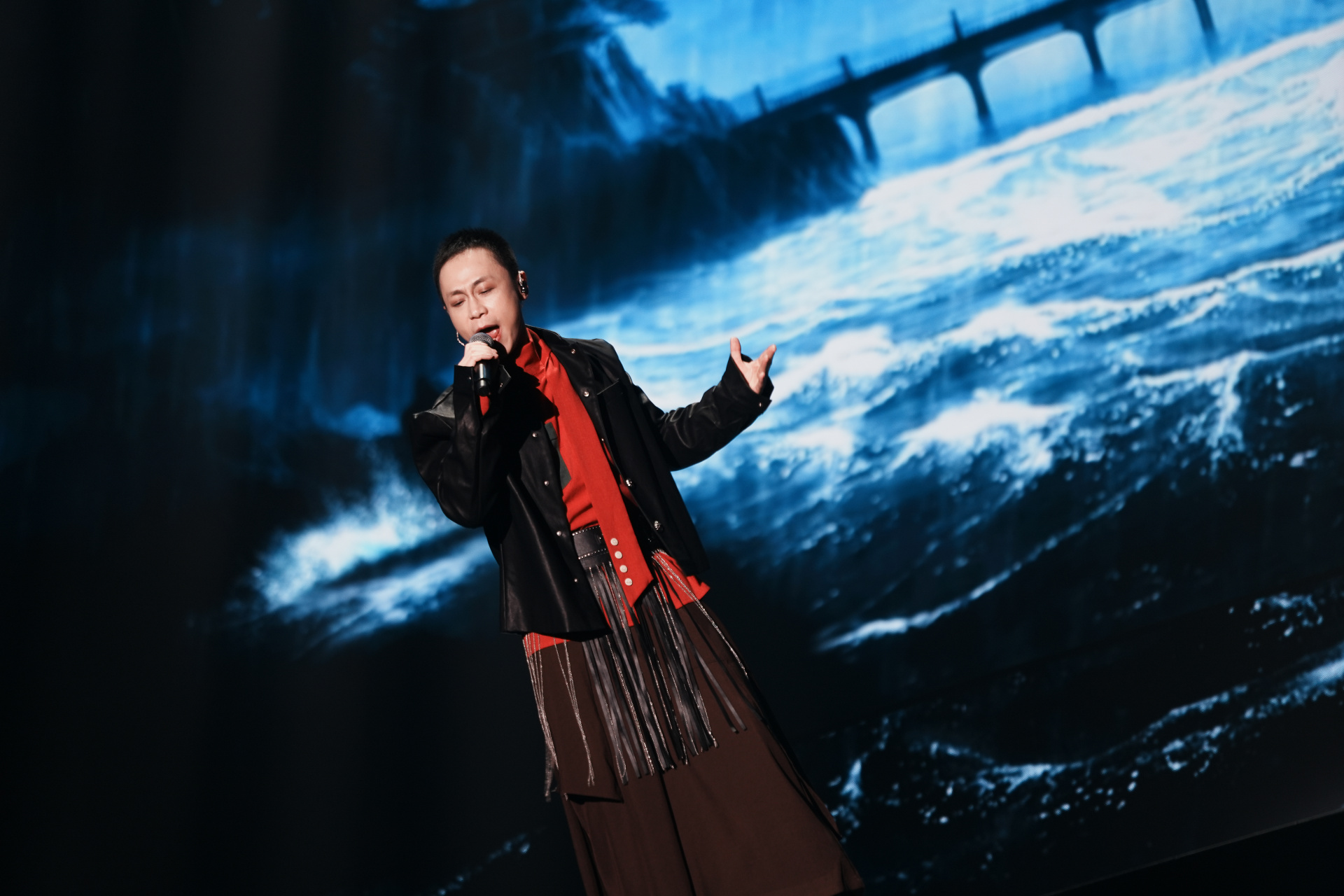 抖音年年有你小年夜晚会#全能唱作人我是戴荃02今晚2024抖音02年