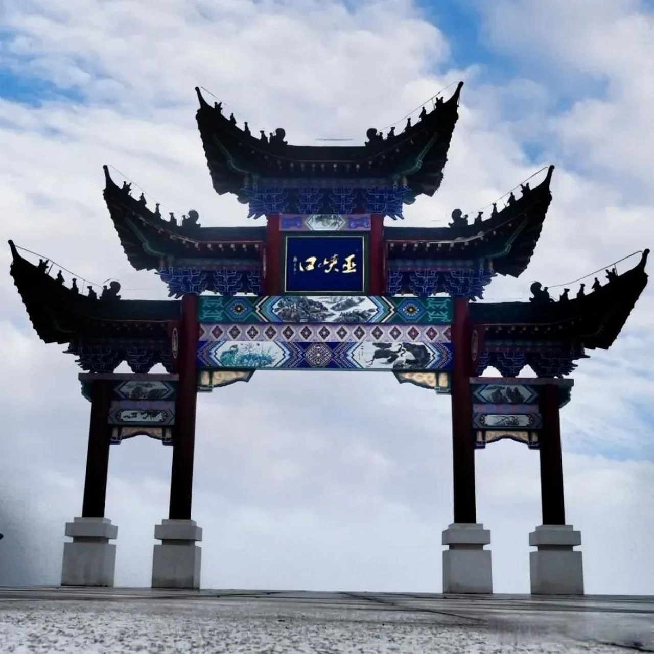 巴东县巫峡口风景区,犹如人间仙境,引人入胜.