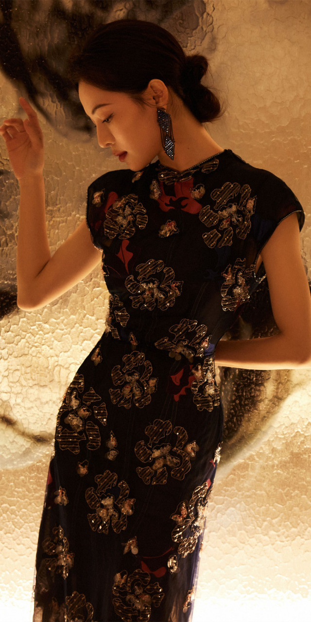 钟楚曦黑色亮片刺绣旗袍壁纸