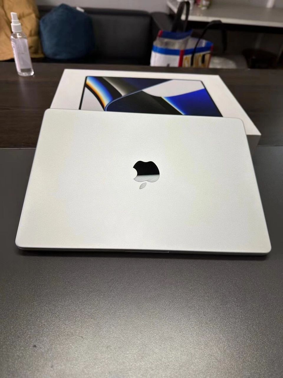 闲置的苹果电脑二手电子产品快来回血 智能手机在生活中已随处可见