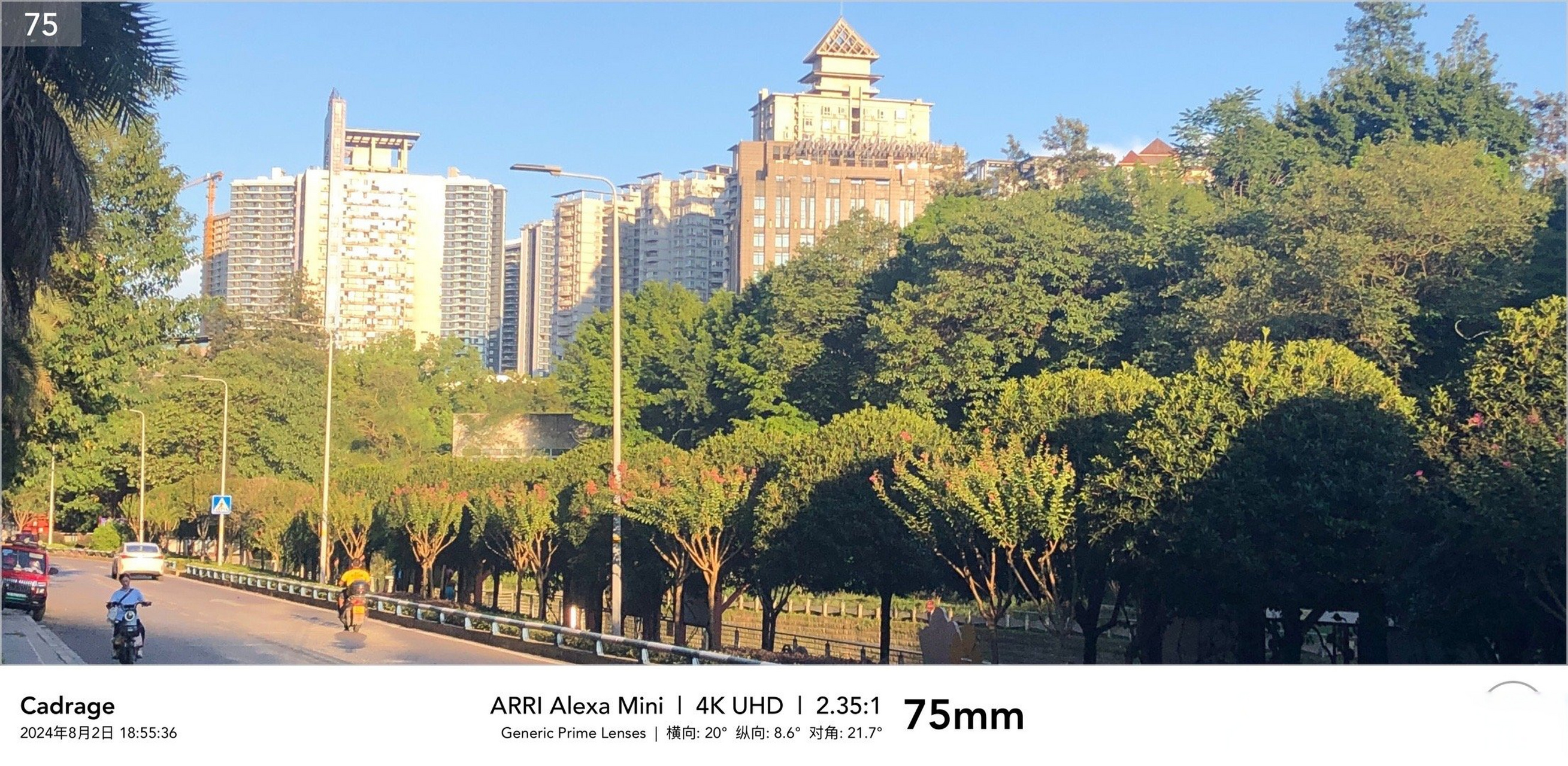 对于越来越具有国际范儿的解放碑商圈来说,自力巷就如重庆美女隐藏在