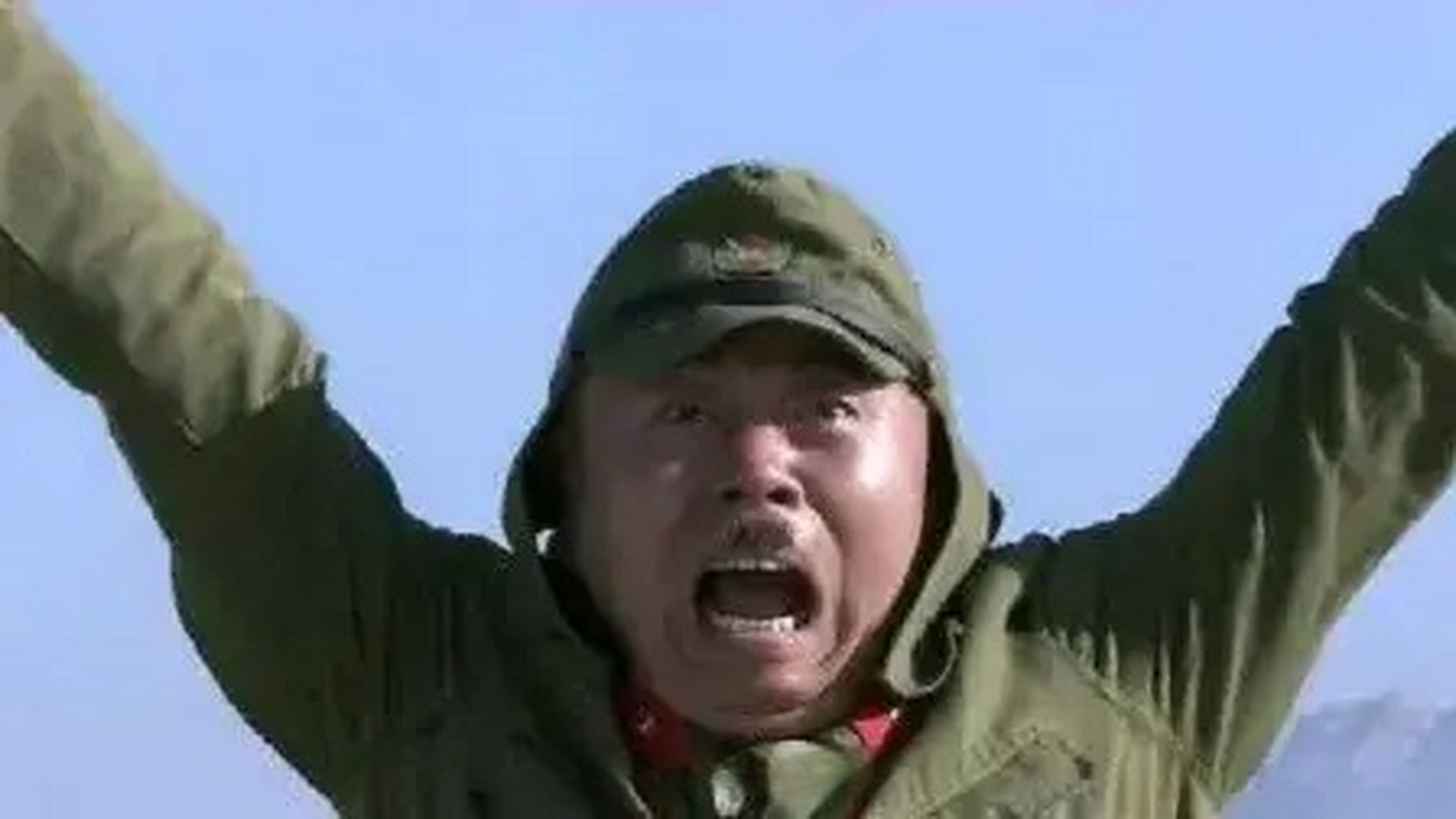 抗日神剧《举起手来》最搞笑了,潘长江主演的反派演得太好了.