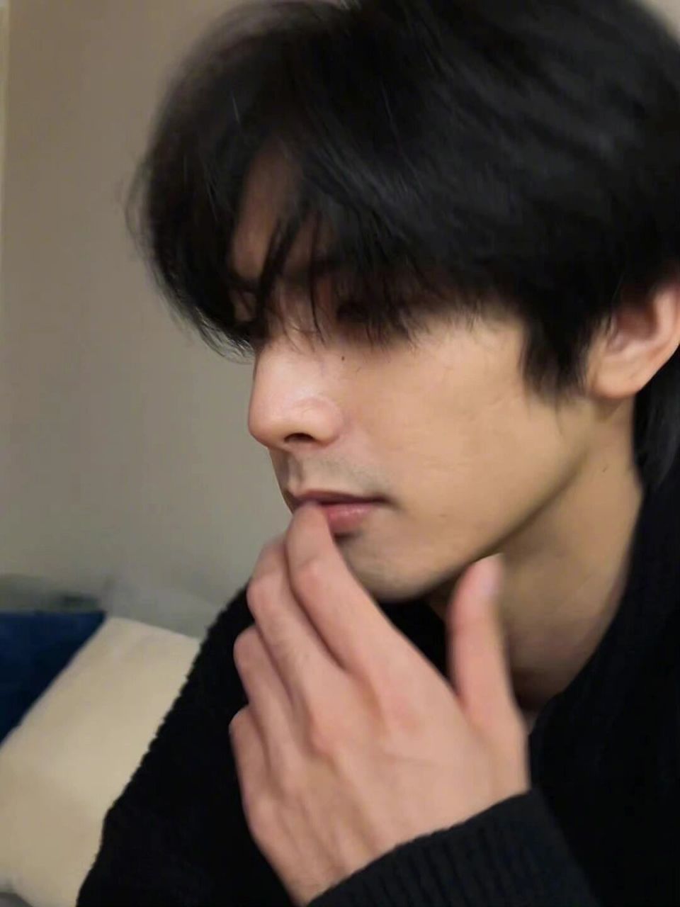 宋威龙 顶级男头大户     宋威龙真的太太太帅了看见他的脸真的是对我