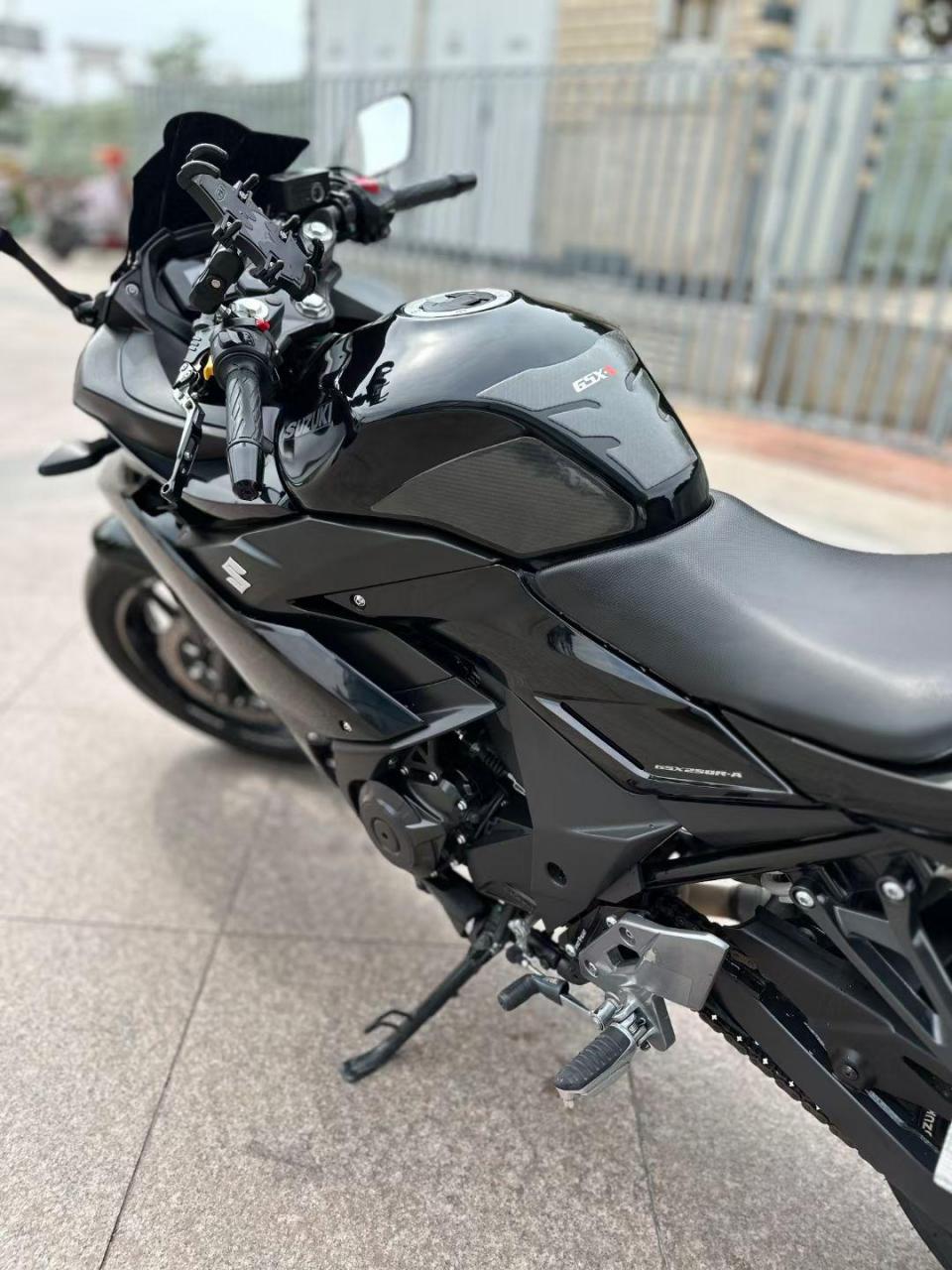 最新到货一台铃木gsx黑武士版本 【品牌型号】铃木gsx 【行驶里程】