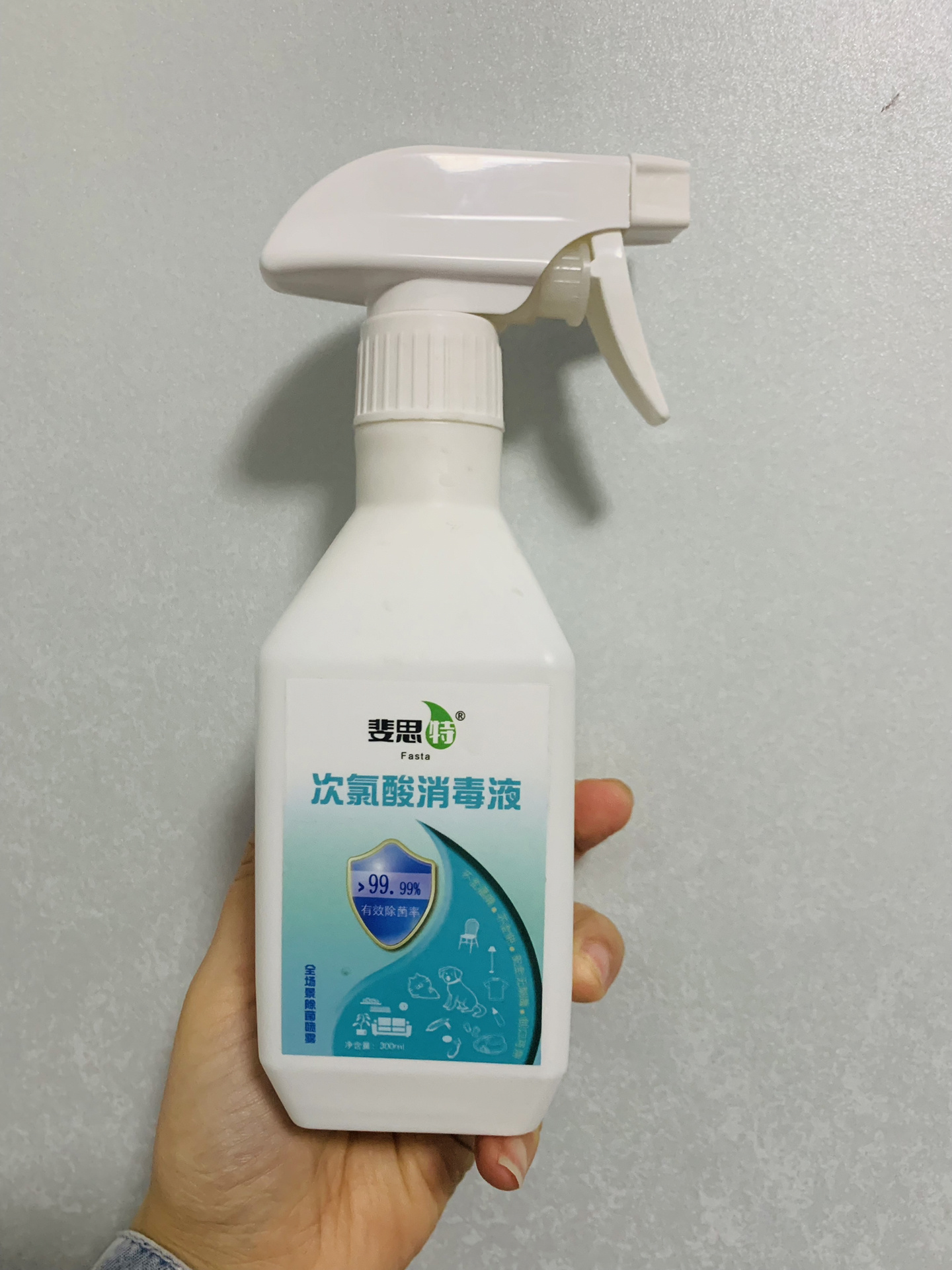 次氯酸消毒液和酒精消毒液对比 一,次氯酸消毒液优点:次氯酸消毒剂,对