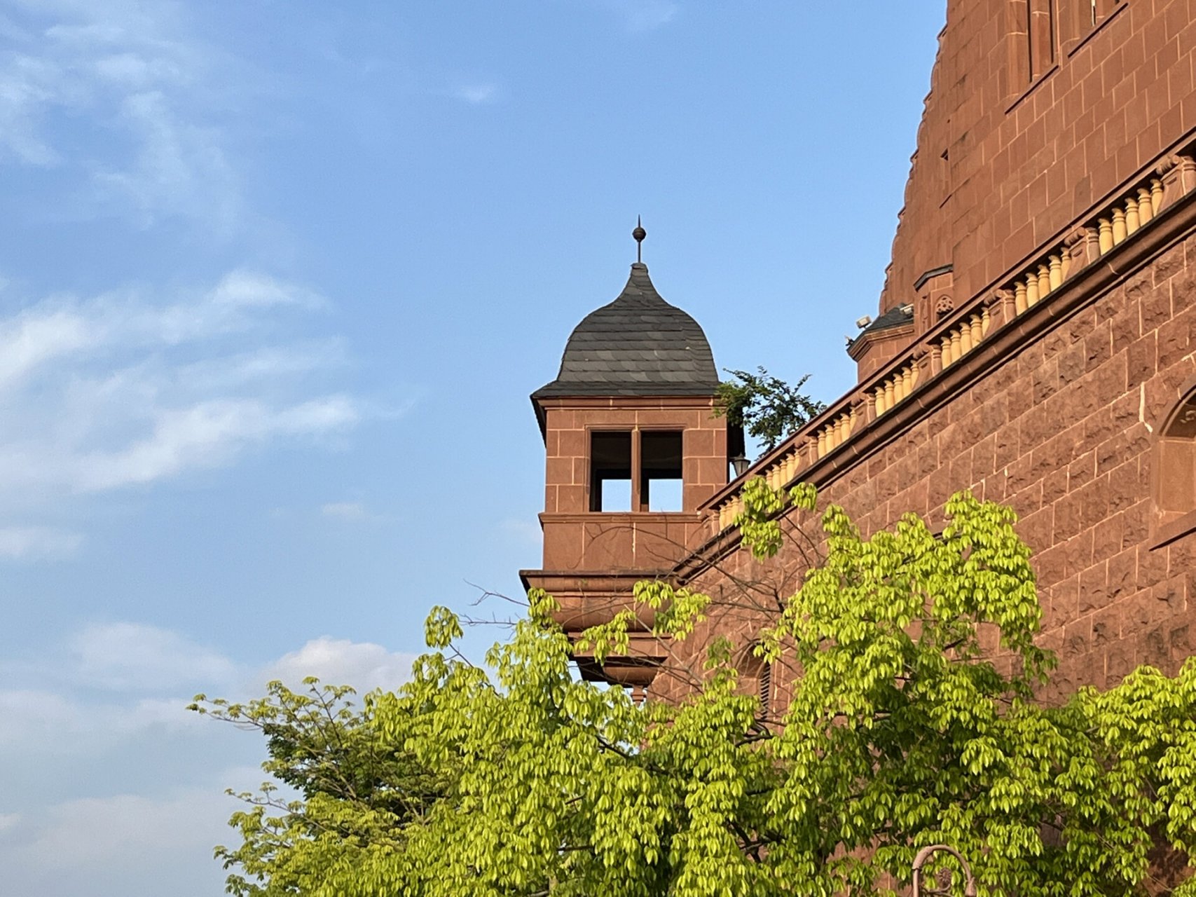 华为溪流背坡村|欧洲小镇打卡攻略 98介绍 溪流背坡村是华为办公