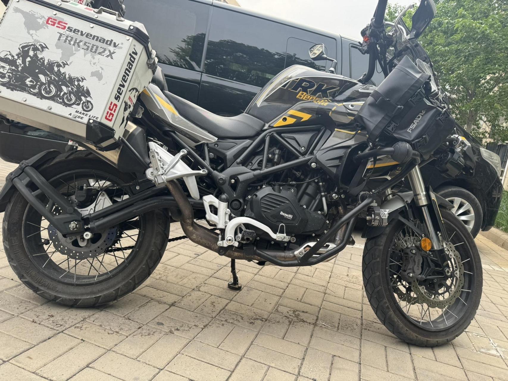 最新到店21年贝纳利502x 实表一万公里 车况非常板正 拉力能遇到这么