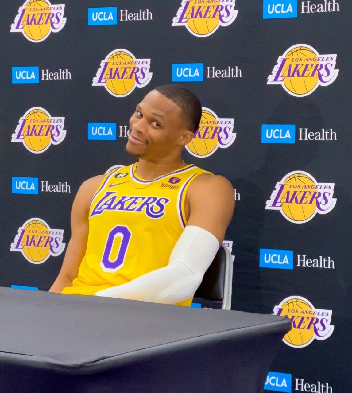 贝弗利说,自从他被交易到湖人,威少就一直是他队内最好的朋友!