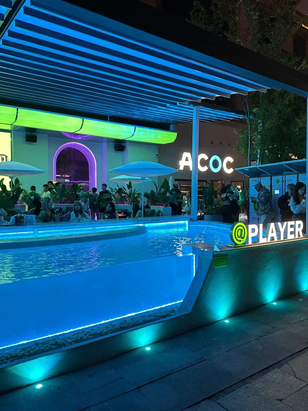 来泳池派对坐一坐 鎏嘉码头又有新club啰 集下午茶,露天泳池lounge