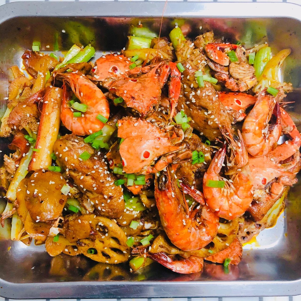 92家庭简易版香辣干锅大杂烩97 99材料:花菜,芦笋,土豆,莲藕,虾