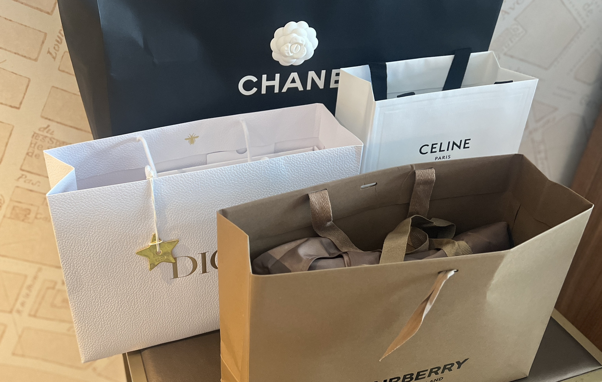 澳门奢侈品购买攻略——一把购入三只小香        一,关于奢侈品包包