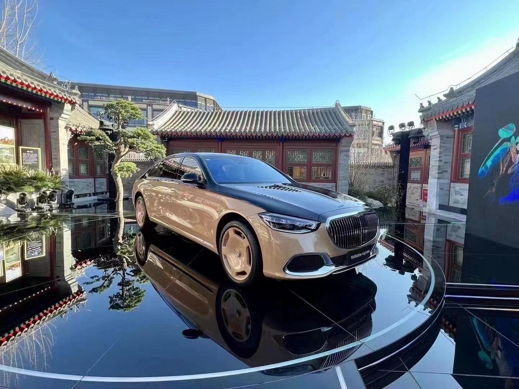 中国区域限8台 迈巴赫s680双色 限量版指导价:524.1万