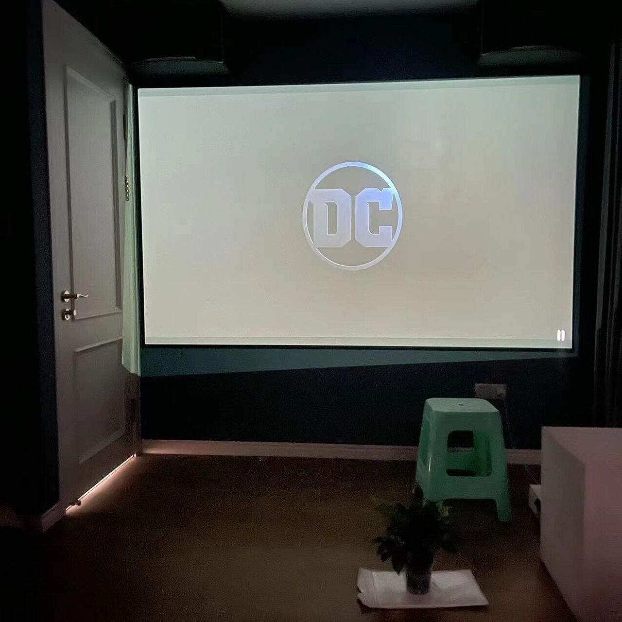 家用投影仪侧投有阴影 sos怎么办 看了下 几乎说侧投就是有的?