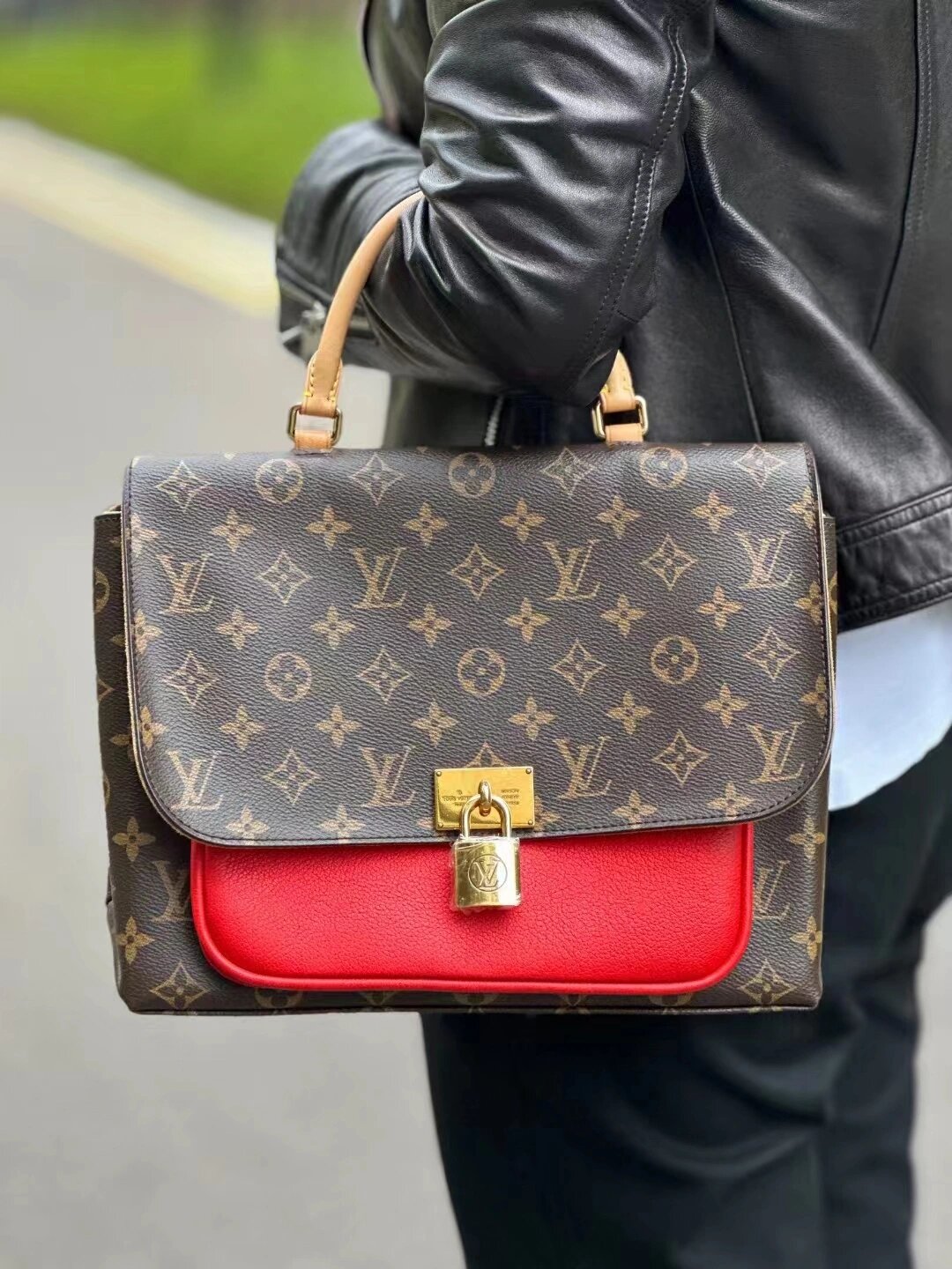 99lv marignan老花邮差手提包～ 经典不变的老花 红色配皮 复古高级