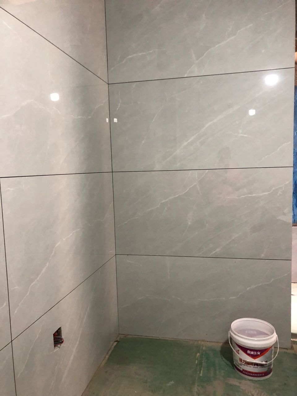 优秀的贴砖师傅,600*1200地砖也能上墙!